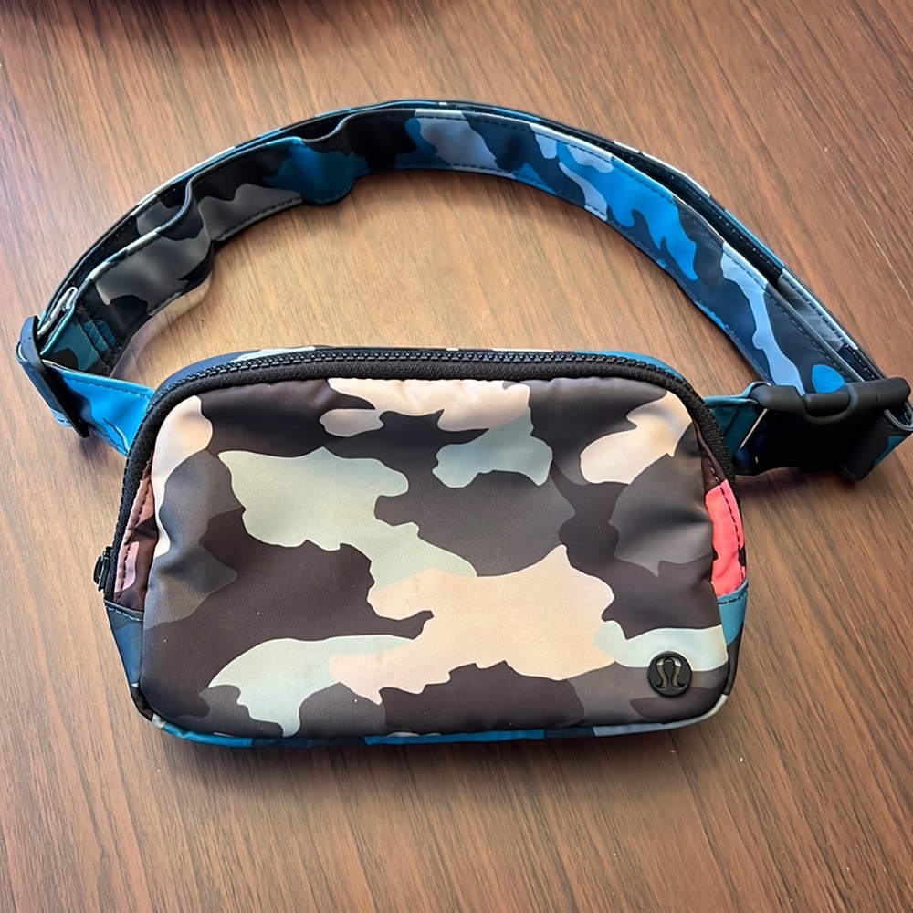Original Lululemon Everywhere Belt Bag Heritage Camo Pink Guava Hawaiian